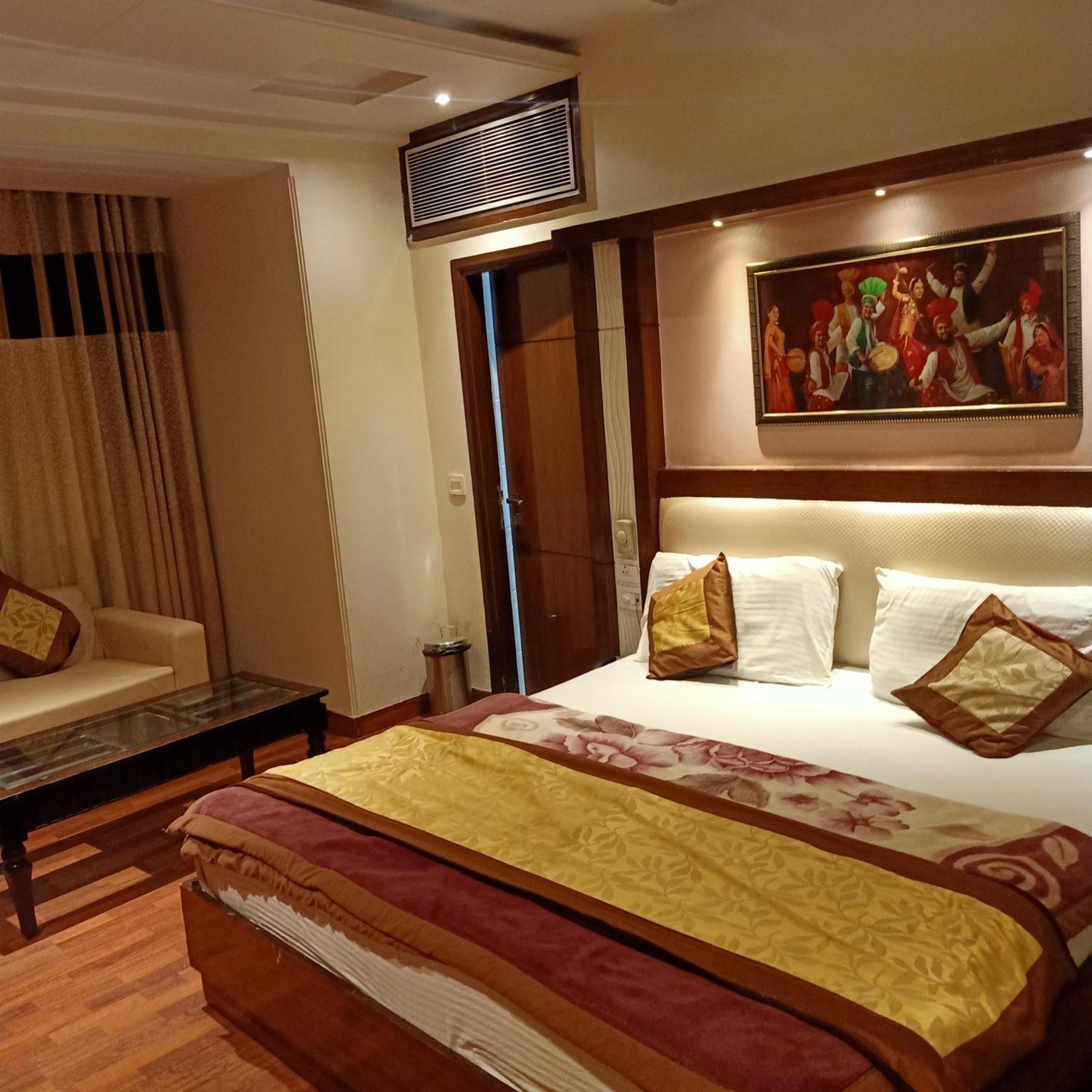 Hotel Geet Deluxe Neu-Delhi Exterior foto