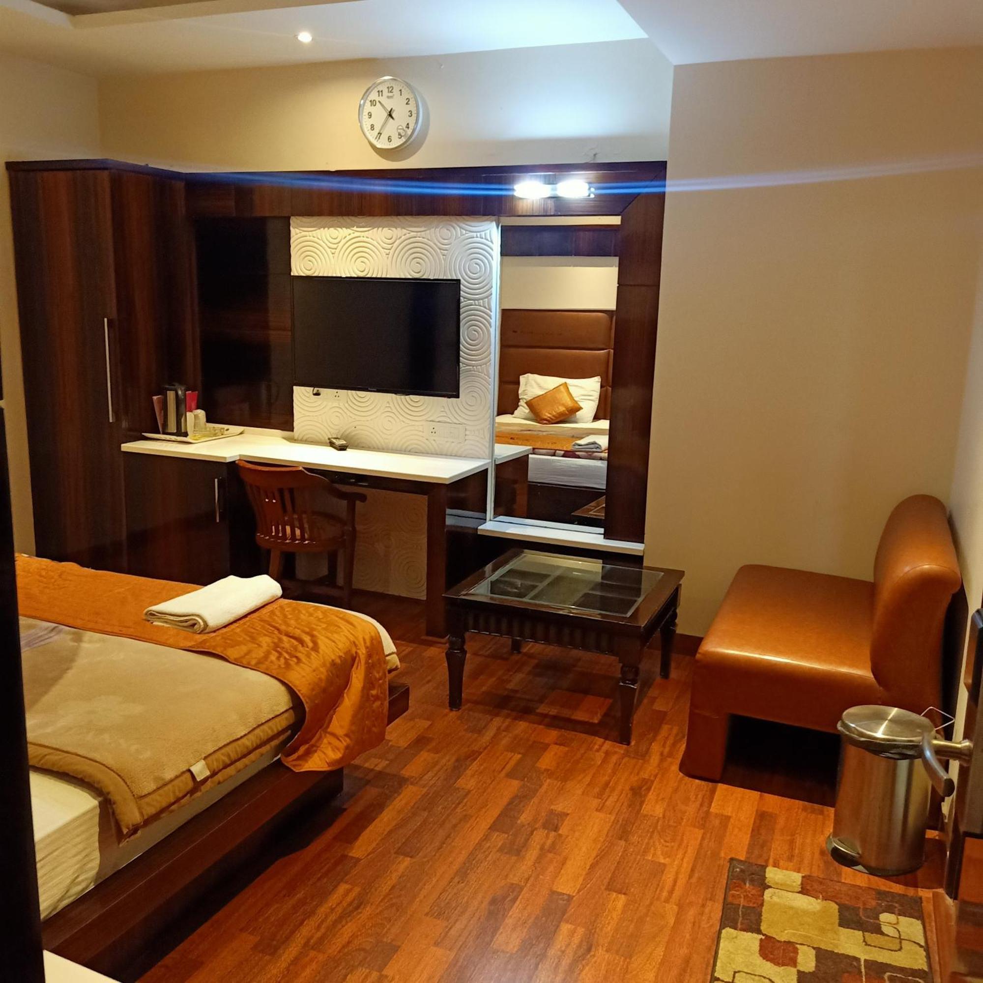 Hotel Geet Deluxe Neu-Delhi Exterior foto