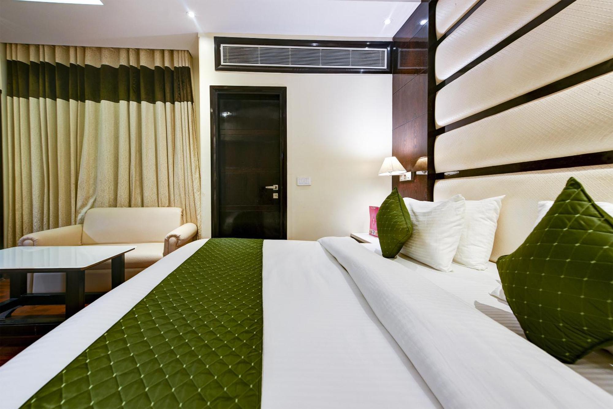 Hotel Geet Deluxe Neu-Delhi Exterior foto
