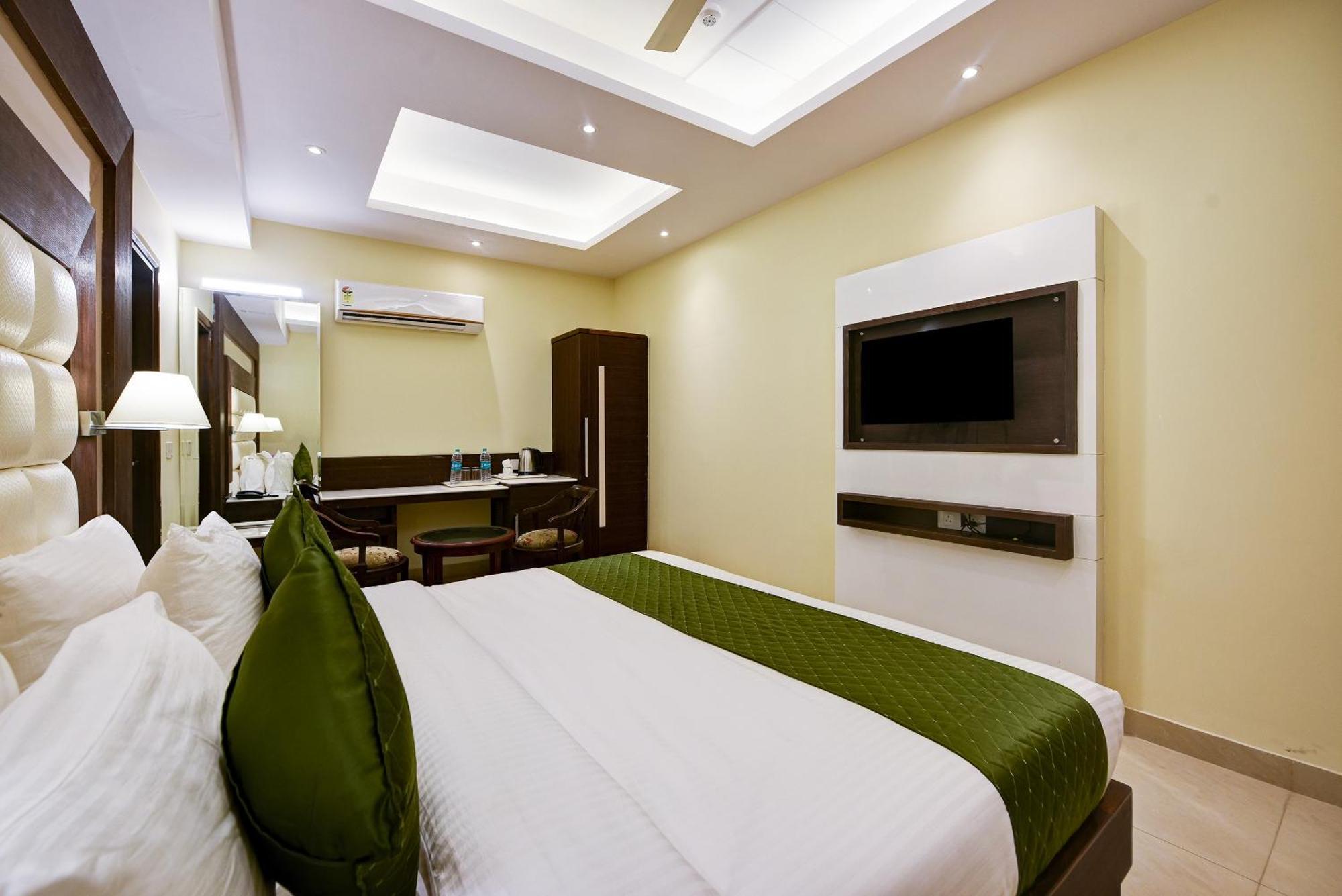 Hotel Geet Deluxe Neu-Delhi Exterior foto